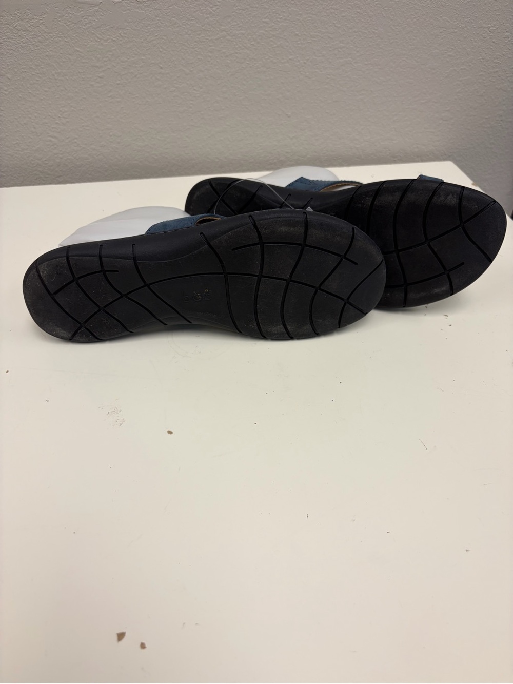 boc Navy LEATHER SUEDE Blue Toe-Loop Sandals AWESOME SHAPE - Picture 4 of 5